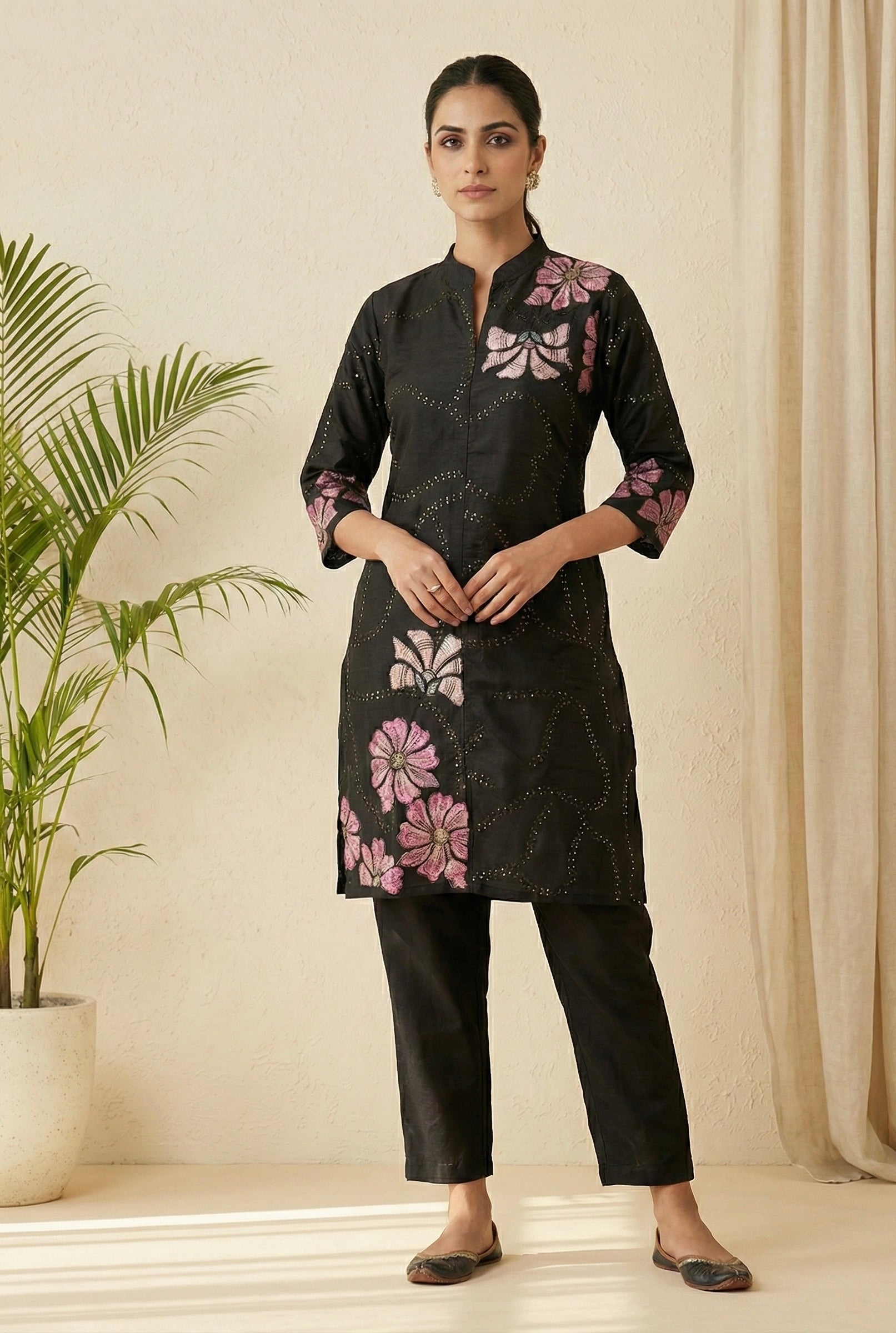 Chikan-Inspired Kurta Set with Bold Floral Appliqué